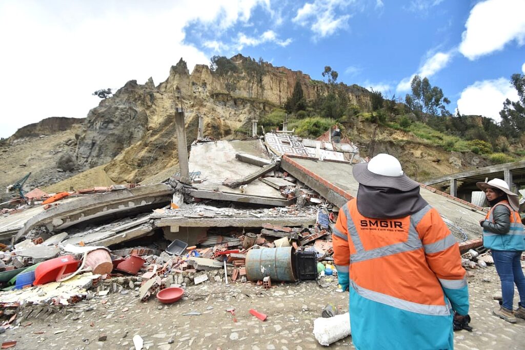 Uno de los inmuebles que colapsó en Codavisa por efecto del movimiento de tierra. / Foto: GAMLP.