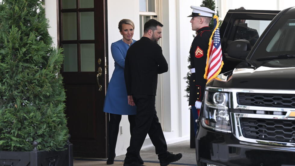 El presidente ucraniano, Volodimir Zelenski, abandona la Casa Blanca después de un altercado verbal con el presidente estadounidense, Donald Trump, el 28 de febrero de 2025 en Washington