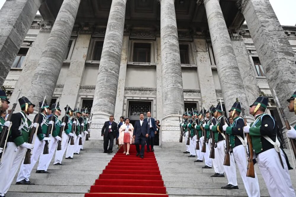 Arce participa en la posesión de Yamandú Orsi en Uruguay y ratifica el fortalecimiento de las relaciones bilaterales