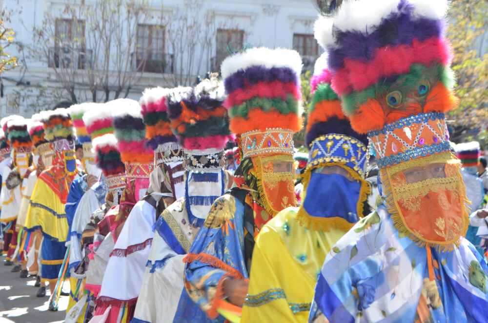 Chunchos promesantes de la fiesta religiosa de San Roque en Tarija