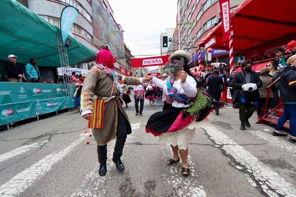 Arce valora la cultura y tradición del Jisk'a Anata del Bicentenario