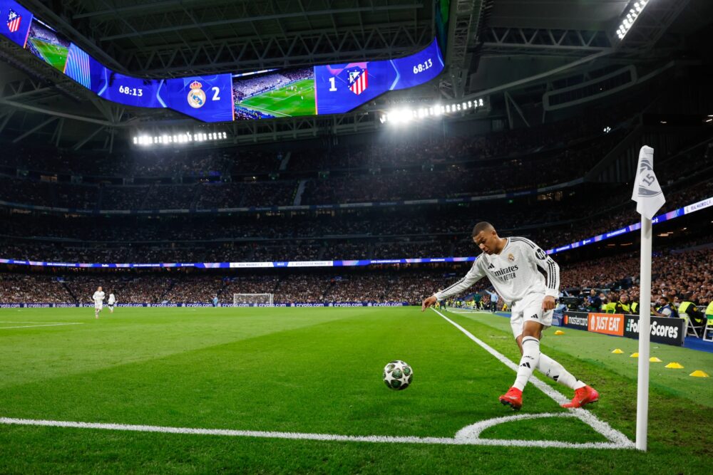 Mbappé sacando un córner ante el Atlético