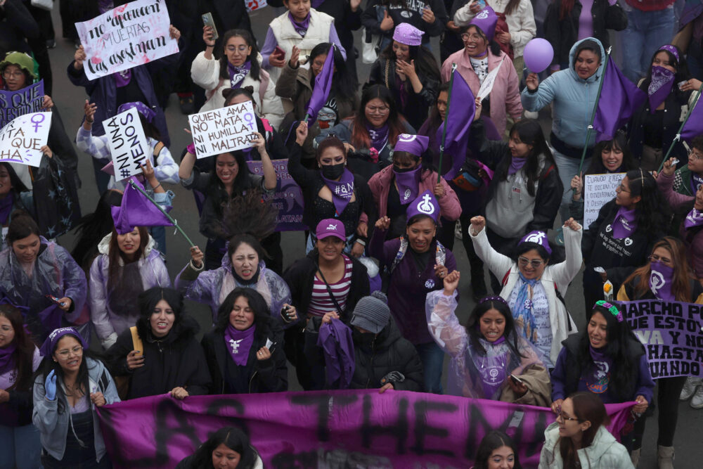 Marcha por el 8M, contra la violencia hacia la mujer, en La Paz/ foto: EFE