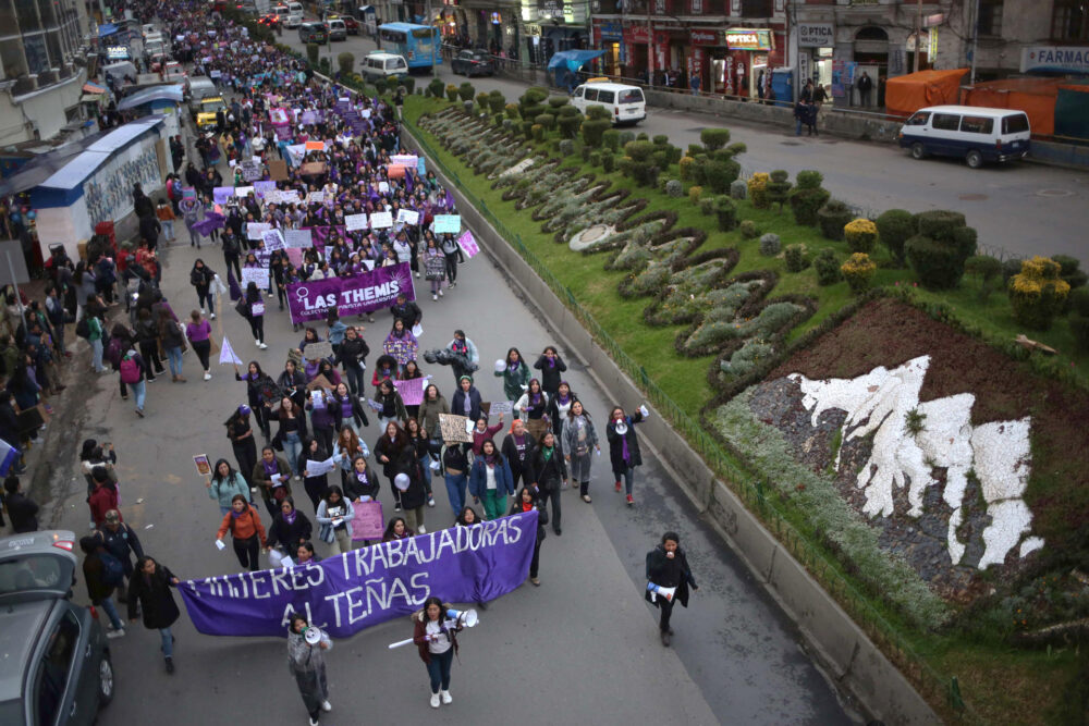 Marcha por el 8M, contra la violencia hacia la mujer, en La Paz/ foto: EFE