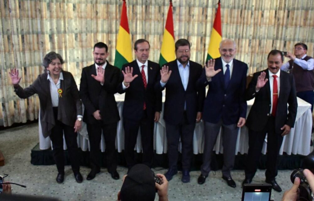 El bloque de unidad es conformado por líderes de oposición. Foto: APG