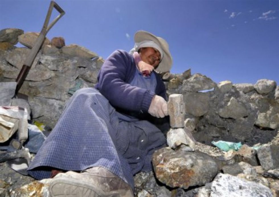 La brecha salarial limita a las mujeres bolivianas el acceso a créditos 