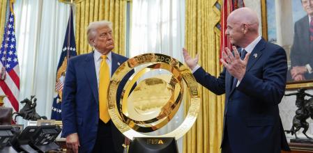 Infantino ha mostrado a Trump el trofeo del Mundial de Clubs 2025 que se disputa este verano en Estados Unidos