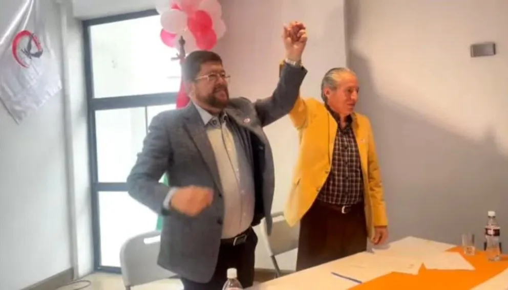 El precandidato Samuel Doria Medina y el líder de Albus, Carlos Böhrt en la firma de acuerdo. Foto: Albus