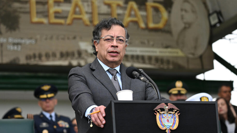 El presidente colombiano, Gustavo Petro, da un discurso durante un acto en una academia militar, el 11 de marzo de 2025 en Bogotá