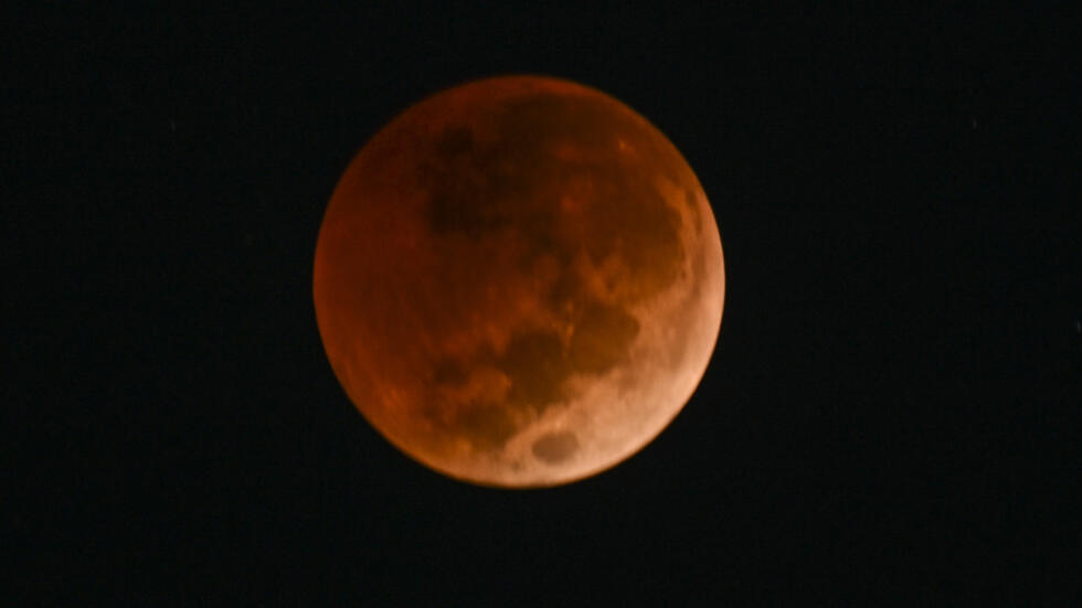 La Luna de sangre del 8 de noviembre de 2022 vista desde Guatemala