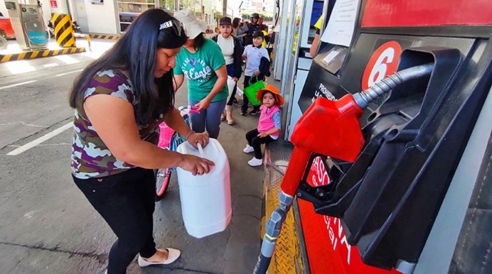 Molestia por limitaciones a la venta de combustible en bidones