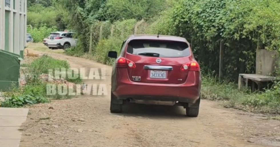 “Está ido de borracho”, conductor choca y casi atropella a una familia en Senac 