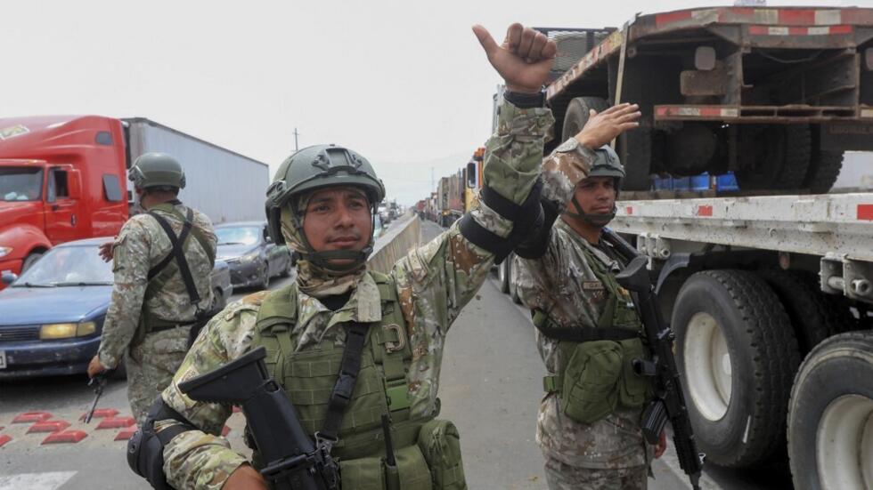 Foto de archivo de unidades del Ejército de Perú. El Gobierno peruano anunció la declaración de un estado de emergencia en Lima y el Callao contra las bandas criminales.