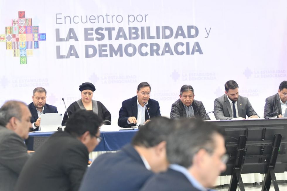 El presidente Luis Arce y sus ministros en la reunión de este martes en la Casa Grande del Pueblo. 