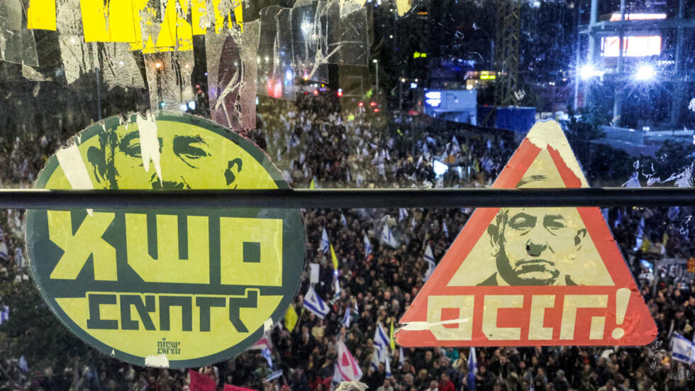 Una protesta contra el gobierno del primer ministro Benjamin Netanyahu el 22 de marzo de 2025 en Tel Aviv