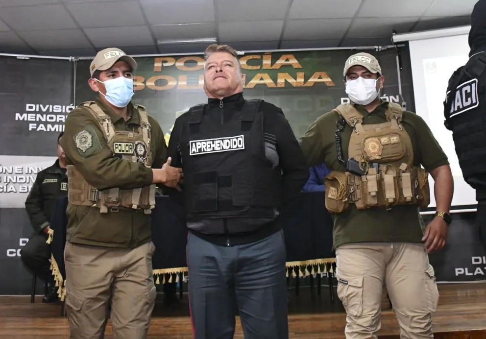 El excomandante del ejército, Juan José Zúñiga, fue presentado ante los medios por el Ministro de Gobierno. FOTO: APG