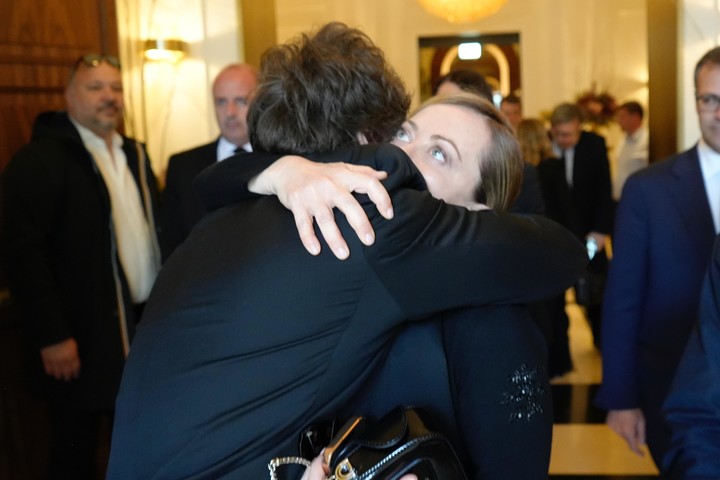 Tras la ceremonia, Milei y Meloni almorzaron juntos en Roma. Foto: Presidencia.
