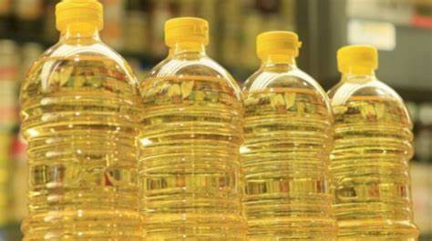Imagen referencial de botellas de aceite. Foto Archivo.