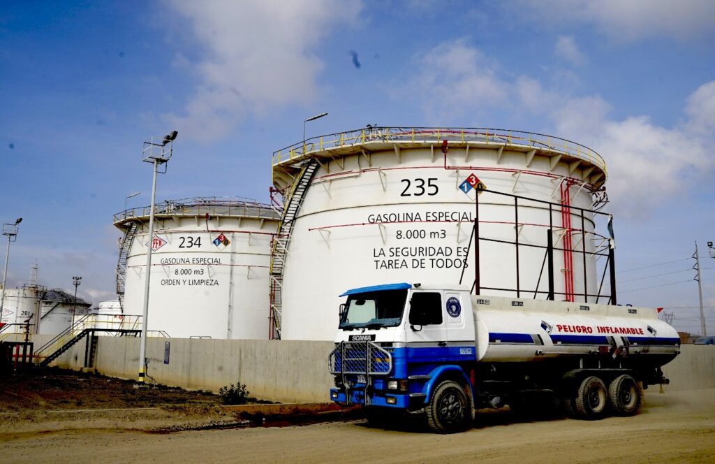 Cisternas con combustibles. Foto YPFB