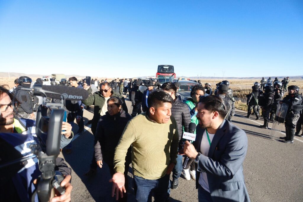 Parte de la movilización que arribó a El Alto. Foto RKC