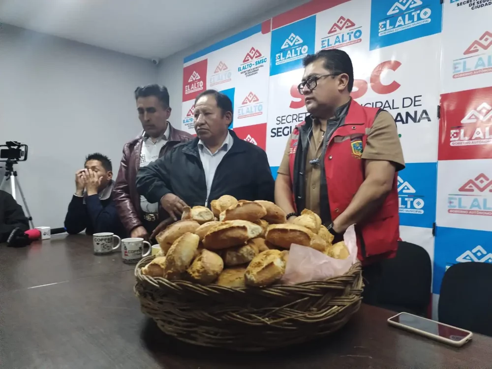 Reunión entre la Alcaldía de El Alto y el sector panificador. FOTO: GAMEA