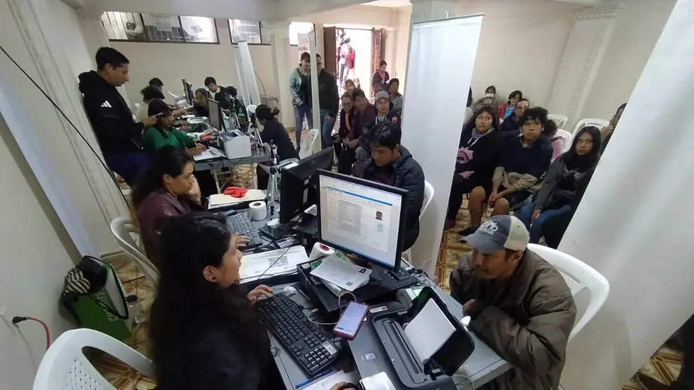 Un punto de empadronamiento masivo en Cochabamba, este 19 de abril. DICO SOLÍS