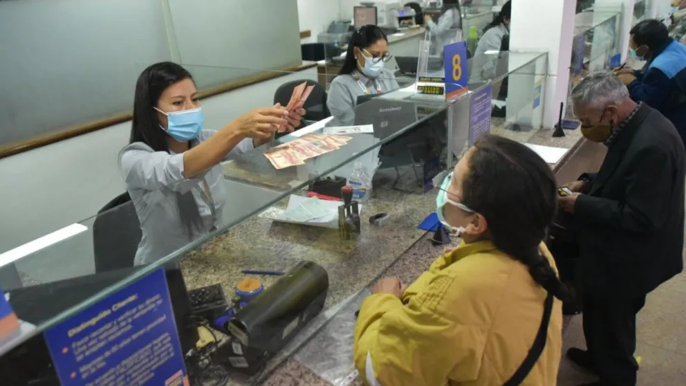 Atención al cliente en un banco de La Paz. Foto: Abi