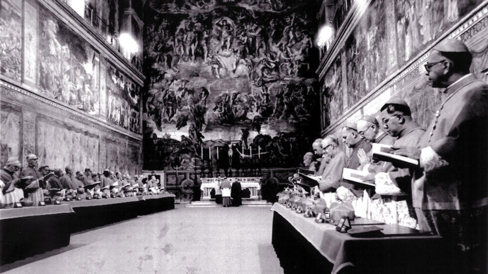 Los cardenales rezan en la Capilla Sixtina al inicio del cónclave de octubre de 1978 destinado a elegir al sucesor de Juan Pablo I. El 22 de octubre, Juan Pablo II sería elegido Sumo Pontífice.