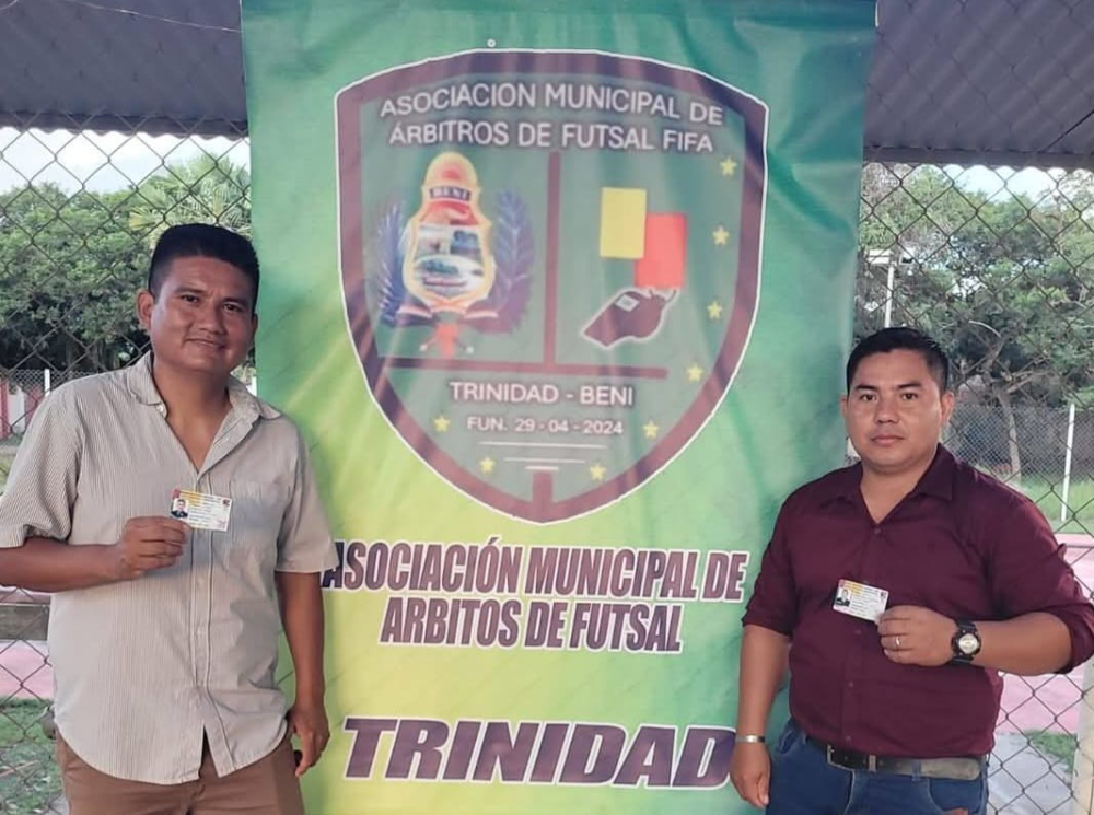 Árbitros de Futsal FIFA reciben credenciales nacionales en su 40 aniversario