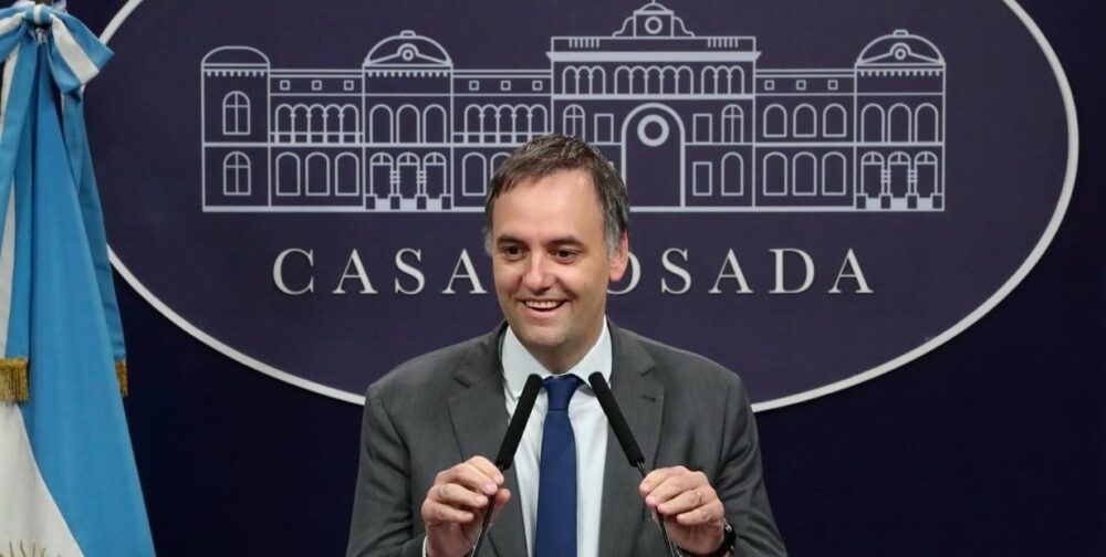 El Gobierno aseguró que no hubo negociación por los rehenes de la embajada argentina en Caracas: "Ahora vamos por nuestro gendarme"