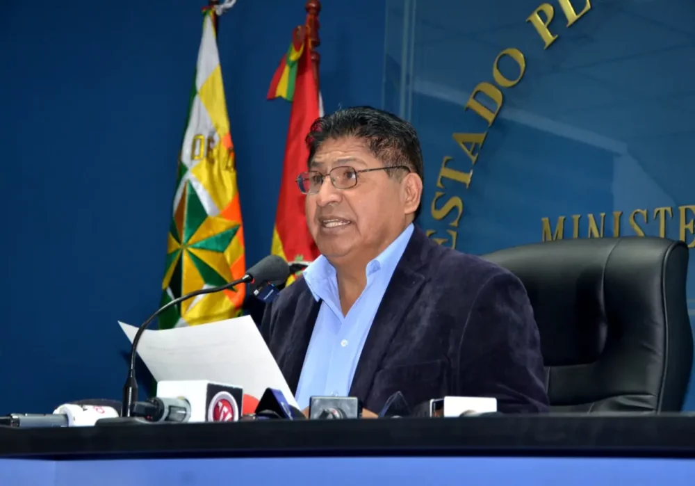 El viceministro Juan Carlos Calvimontes brindó la información en conferencia de prensa. Foto: Ministerio de Defensa.