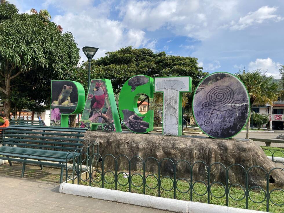 Centro de Pacto, en Ecuador, donde los habitantes denuncian la presencia de mineros ilegales en concesiones mineras que no cuentan con licencias ambientales.