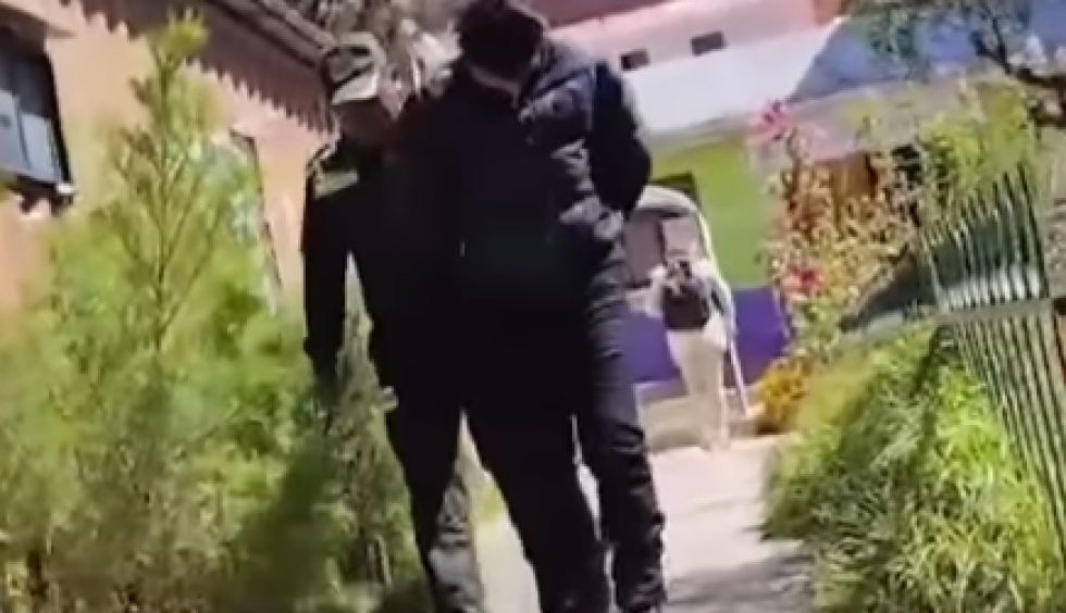 Actualmente, el sujeto se encuentra aprehendido.
