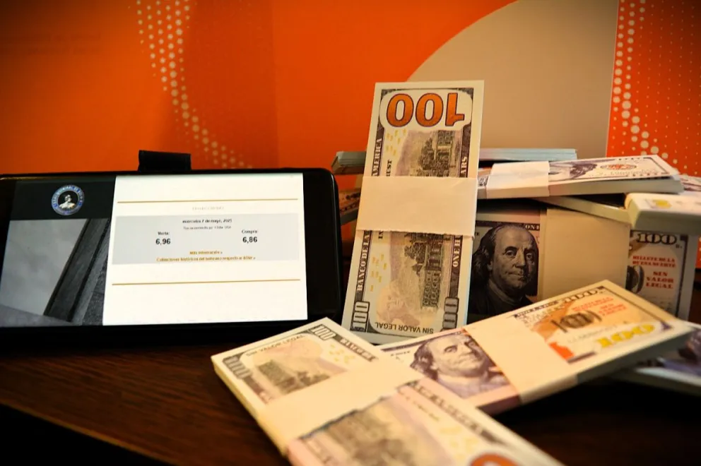 En el mercado paralelo, el dólar se ha vuelto escaso: no se encuentra a la venta y, cuando hay, es en pequeñas cantidades. Foto: Leny Chuquimia / Visión360