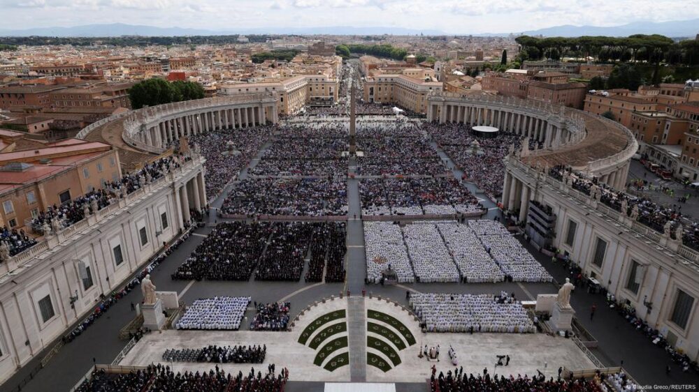 Vatikan 2025 | Amtseinführung Papst Leo XIV. | Blick auf den Petersplatz während der Messe