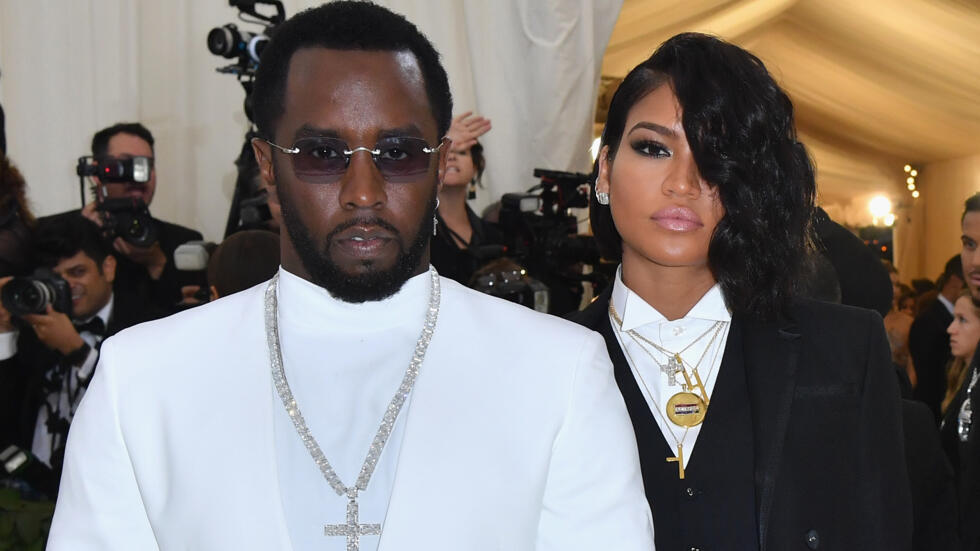 Sean Combs y la cantante Cassie Ventura a su llegada a la Gala del Met el 7 de mayo de 2018, en el Museo metropolitano de Arte de Nueva York