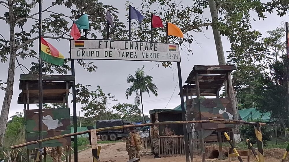 Suspenden erradicación de coca luego de que comunarios tomaron cuartel militar
