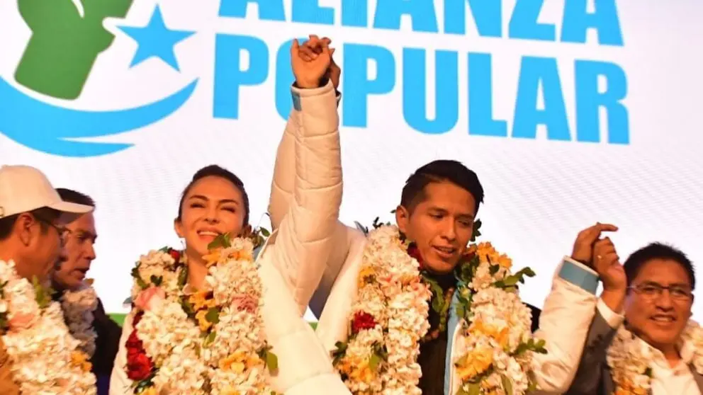Andrónico Rodríguez (d) y Mariana Prado (i), la dupla presidencial de Alianza Popular. APG