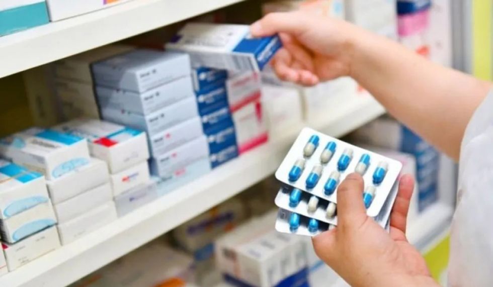 Gobernación advierte que costo de medicamentos subió un 100%