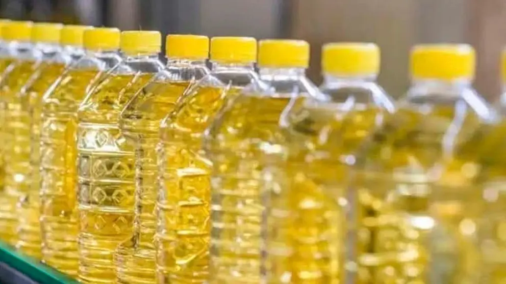 Botellas de aceite. Imagen referencial