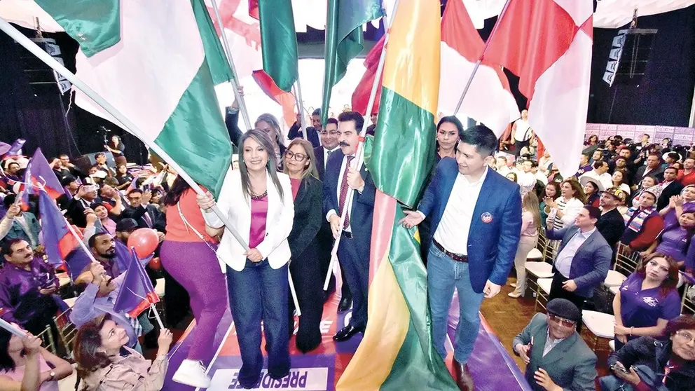 Manfred Reyes Villa en la presentación de sus candidatos./ DICO SOLÍS