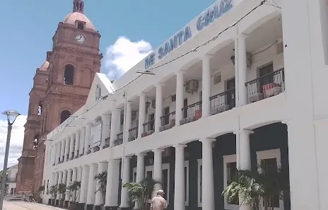Hace 3 años no se hace el mantenimiento al edificio de la Brigada Parlamentaria.