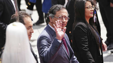 Petro explica por qué ha asistido a la toma de posesión de Noboa