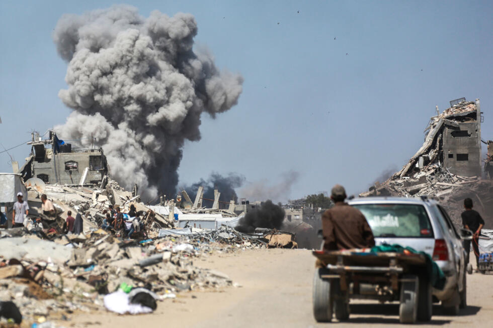 Humo se eleva tras un ataque israelí en Jabaliya, en el norte de la Franja de Gaza, el 25 de mayo de 2025