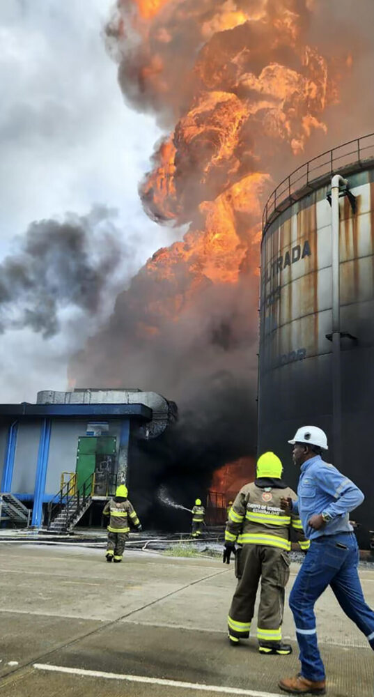 La principal refinería de petróleo de Ecuador, ubicada en el puerto marítimo de Esmeraldas (noroeste), sufrió el incendio de uno de sus tanques el 26 de mayo de 2025