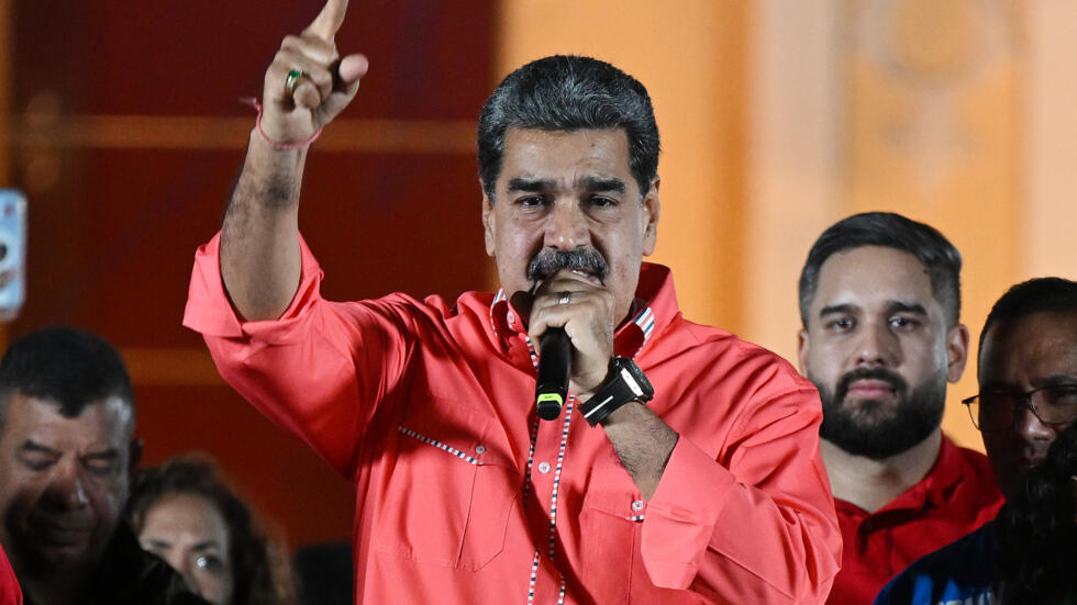 El presidente venezolano, Nicolás Maduro, habla ante sus seguidores para celebrar la victoria de su partido en las elecciones legislativas y regionales de Venezuela, el 25 de mayo de 2025 en Caracas