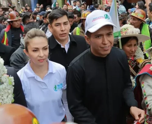 «La candidata vicepresidencial de Andrónico tiene que divorciarse de Evo», asegura analista