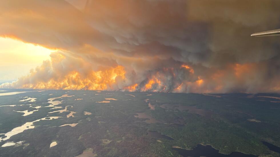 La provincia canadiense de Manitoba declaró el estado de emergencia en respuesta a los incendios forestales que han provocado más de 17.000 evacuaciones