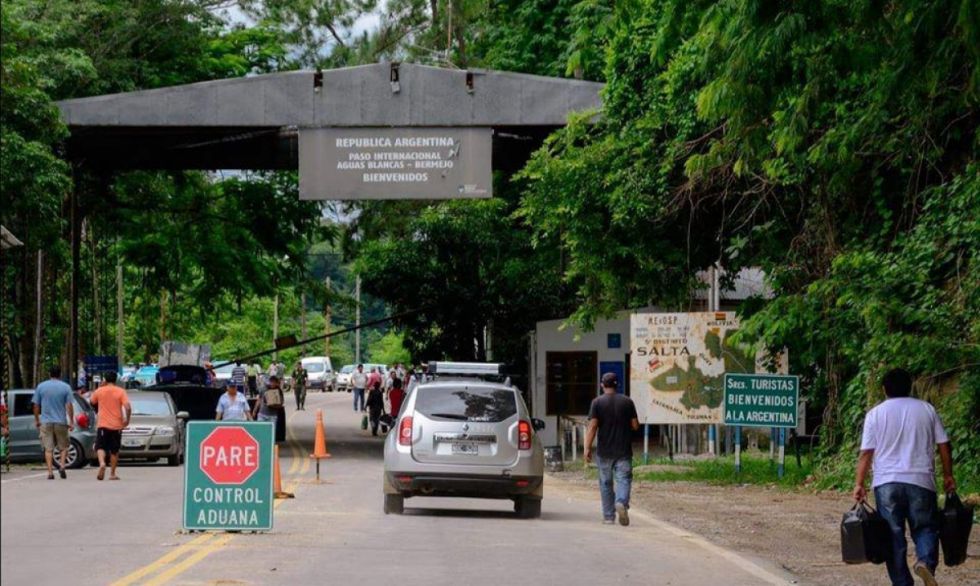 Milei endurece ley migratoria, preocupa el impacto en bolivianos