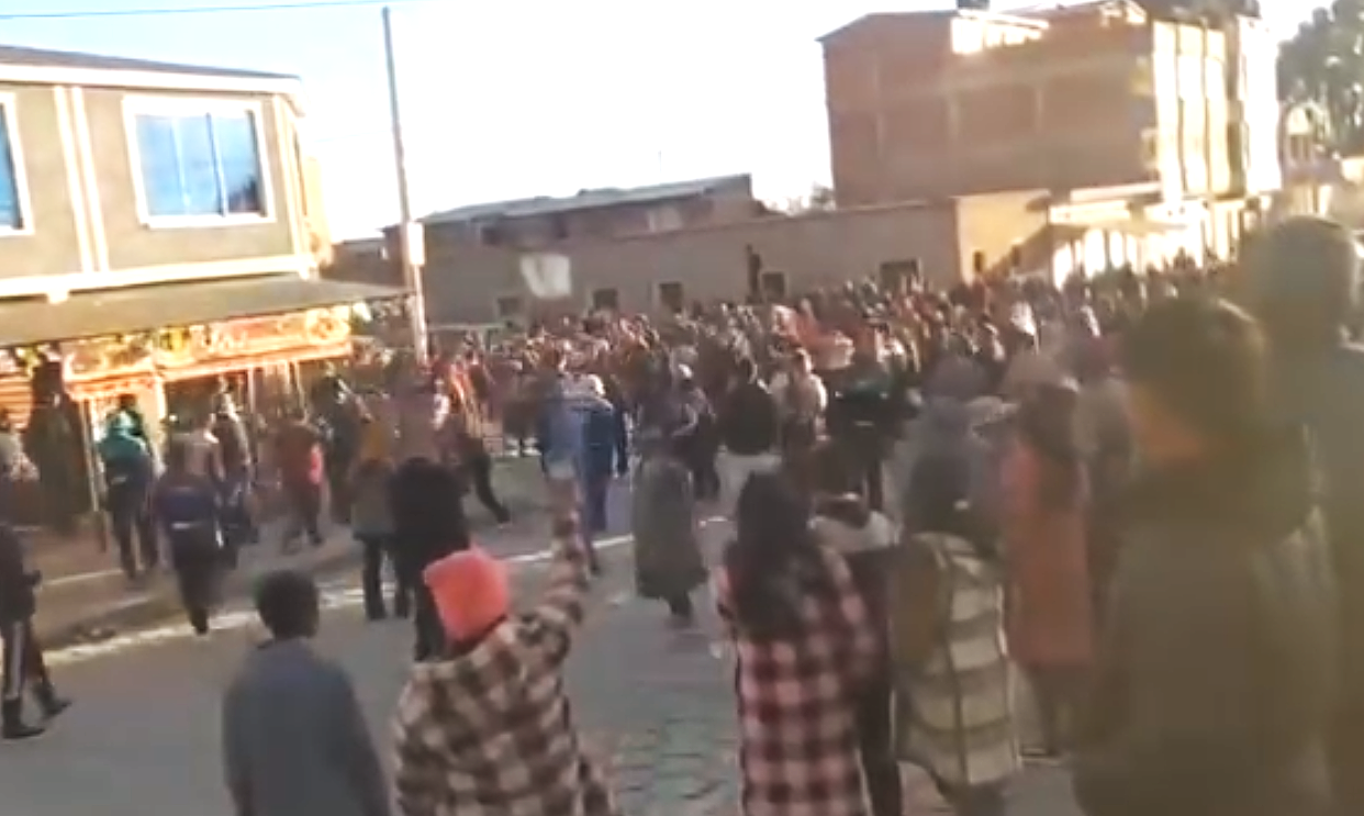 Una imagen del saqueo en Challapata. / Foto: captura de video